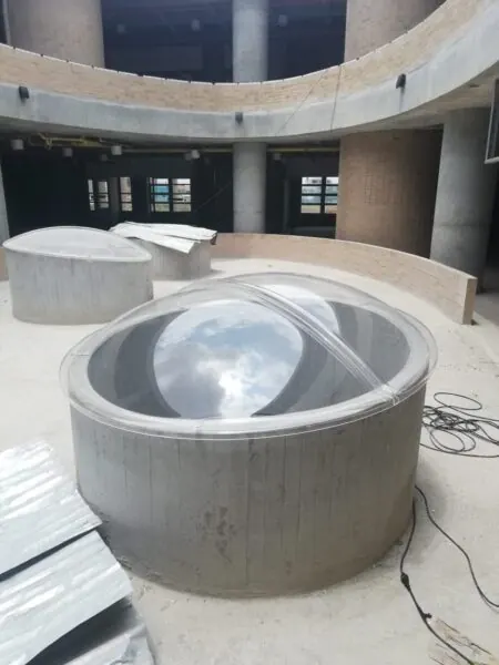 Domo circular en policarbonato sobre cubierta — Bogotá